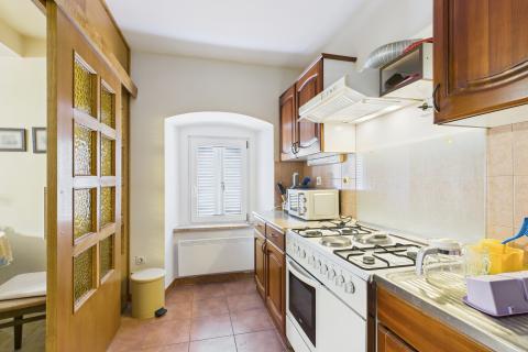 Crikvenica, Selce - kuća sa poslovnim prostorom 1. red uz more