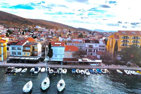 Crikvenica, Selce - kuća sa poslovnim prostorom 1. red uz more