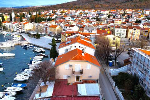 Crikvenica, Selce - kuća sa poslovnim prostorom 1. red uz more