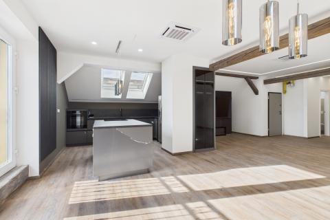 Karlovac, Rakovac - trosoban renoviran stan 135 m2