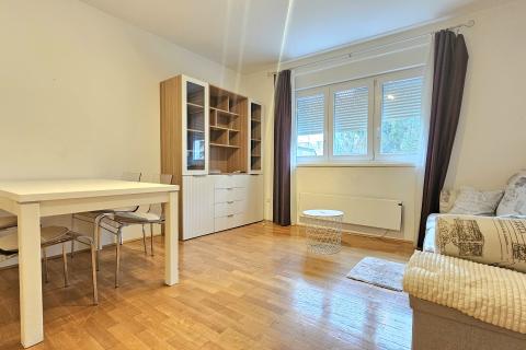 Zagreb, Voltino - stan s odvojenom spavaćom sobom