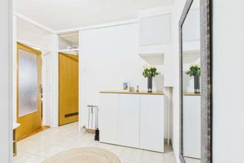 ZAGREB, &Scaron;pansko-četverosoban stan 70m2 u zgradi s liftom 