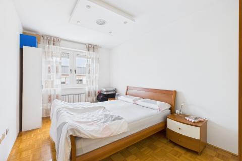 ZAGREB, &Scaron;pansko-četverosoban stan 70m2 u zgradi s liftom 