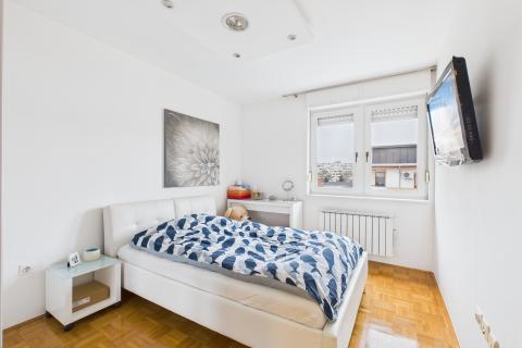 ZAGREB, &Scaron;pansko-četverosoban stan 70m2 u zgradi s liftom 