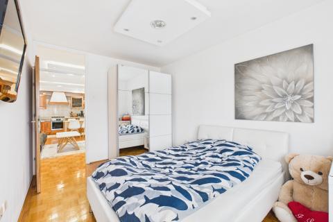 ZAGREB, &Scaron;pansko-četverosoban stan 70m2 u zgradi s liftom 