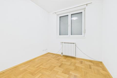 Zagreb, Stenjevec - četverosoban stan, lift, garaža