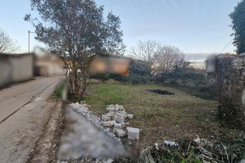 Istra, Svetvinčenat okolica &ndash; krajnja kamena kuća u nizu 166 m2 s okućnicom 500 m2