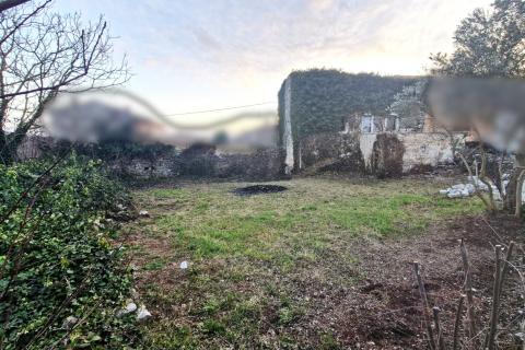 Istra, Svetvinčenat okolica &ndash; krajnja kamena kuća u nizu 166 m2 s okućnicom 500 m2