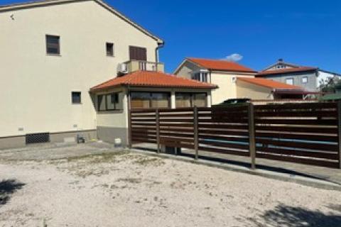 Krk,izuzetna samostojeća kuća s pogledom na more i bazenom