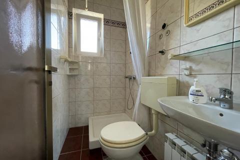 Krk,izuzetna samostojeća kuća s pogledom na more i bazenom