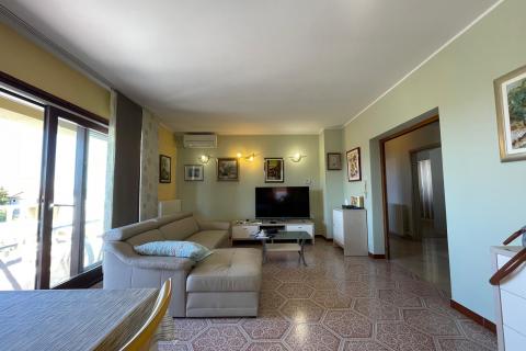 Krk,izuzetna samostojeća kuća s pogledom na more i bazenom