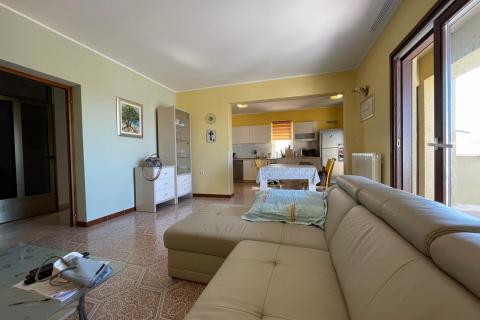 Krk,izuzetna samostojeća kuća s pogledom na more i bazenom