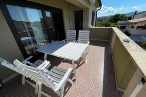 Krk,izuzetna samostojeća kuća s pogledom na more i bazenom