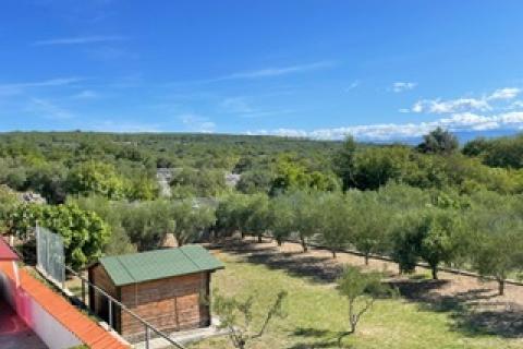 Krk,izuzetna samostojeća kuća s pogledom na more i bazenom