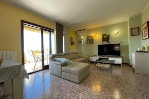 Krk,izuzetna samostojeća kuća s pogledom na more i bazenom