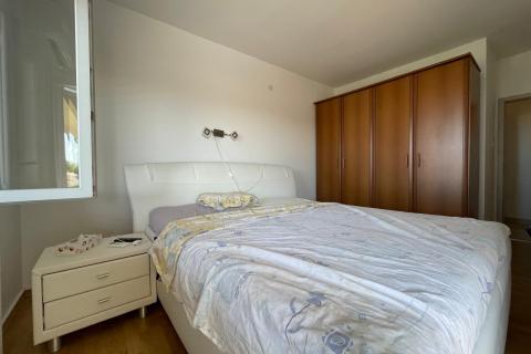 Krk,izuzetna samostojeća kuća s pogledom na more i bazenom