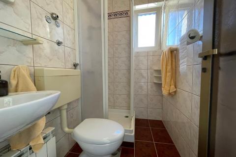 Krk,izuzetna samostojeća kuća s pogledom na more i bazenom