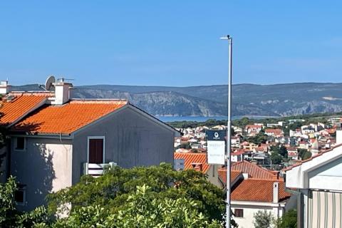 Krk,izuzetna samostojeća kuća s pogledom na more i bazenom