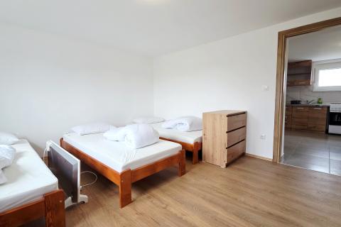 Kuća, Karlovac okolica | Moderna kuća za radnike 200m2, dvori&scaron;te 5200m2