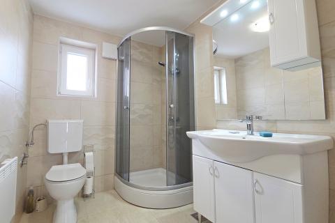 Kuća, Karlovac okolica | Moderna kuća za radnike 200m2, dvori&scaron;te 5200m2