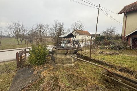 Križ, Bunjani, kuća sa imanjem