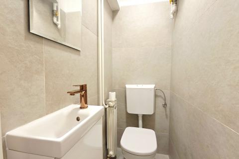 Zagreb, Centar grada | Moderno renoviran dvosoban stan, visoko prizemlje