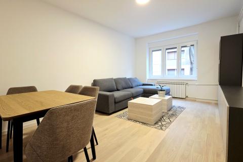 Zagreb, Centar grada | Moderno renoviran dvosoban stan, visoko prizemlje