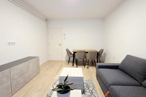 Zagreb, Centar grada | Moderno renoviran dvosoban stan, visoko prizemlje