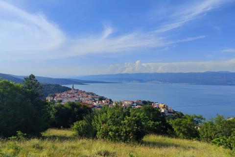 OTOK KRK-VRBNIK građevinski teren -EKSKLUZIVNO SAMO KOD NAS