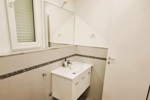 Novigrad &ndash; Gesch&auml;ftsraum zur Miete, 44 m&sup2;