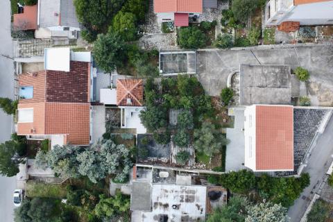 Novi Vinodolski- kuća sa 3 stana, 2. red do mora