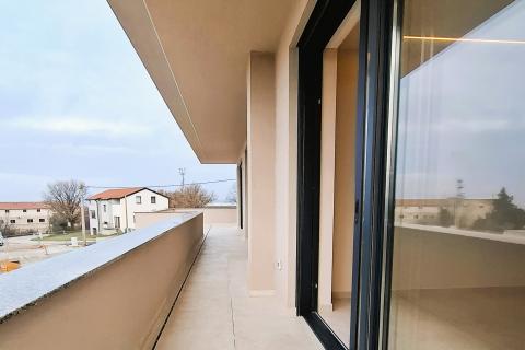 Poreč, okolica, Moderna samostojeća kuća s bazenom