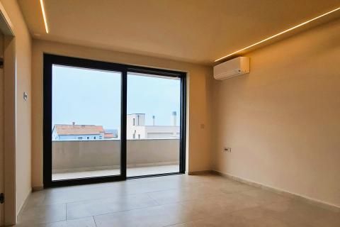 Poreč, okolica, Moderna samostojeća kuća s bazenom