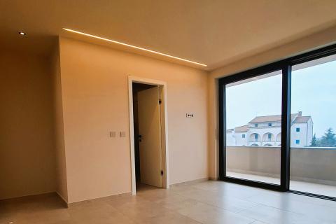 Poreč, okolica, Moderna samostojeća kuća s bazenom