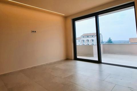 Poreč, okolica, Moderna samostojeća kuća s bazenom