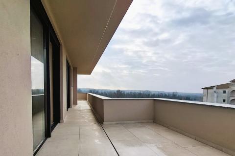 Poreč, okolica, Moderna samostojeća kuća s bazenom