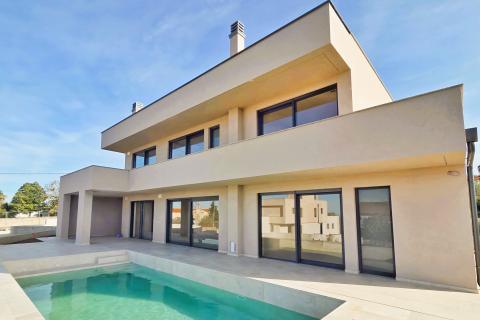 Poreč, okolica, Moderna samostojeća kuća s bazenom