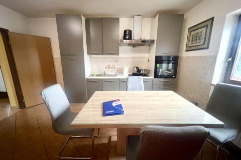 Vi&scaron;kovo, Marčelji 165 m2 komforan stan 