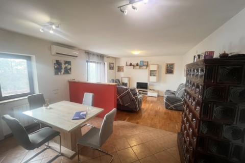 Vi&scaron;kovo, Marčelji 165 m2 komforan stan 