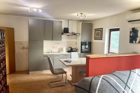 Vi&scaron;kovo, Marčelji 165 m2 komforan stan 