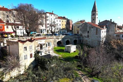 Istra,Buje-dvije kuće s dvori&scaron;tem i pogledom na more