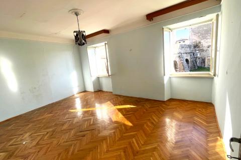 Istra,Buje-dvije kuće s dvori&scaron;tem i pogledom na more