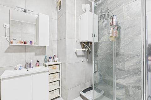 Sesvete - trosoban stan s vrtom