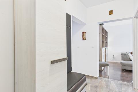 Sesvete - trosoban stan s vrtom