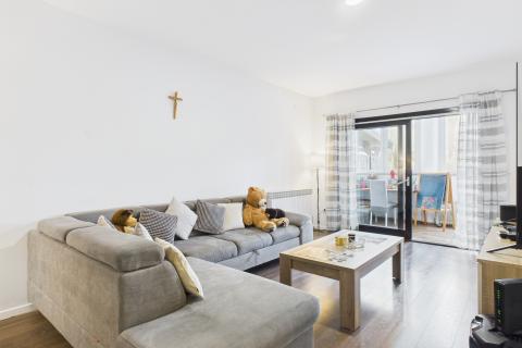 Sesvete - trosoban stan s vrtom