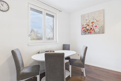 Sesvete - trosoban stan s vrtom