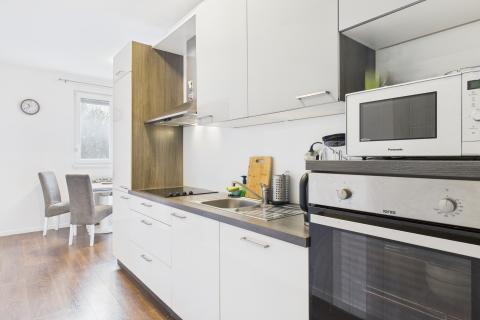 Sesvete - trosoban stan s vrtom