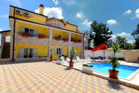 Istra, Vi&scaron;njan, okolica - Apartmanska kuća s bazenom