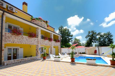 Istra, Vi&scaron;njan, okolica - Apartmanska kuća s bazenom