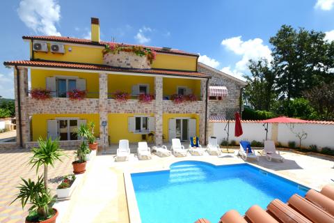 Istra, Vi&scaron;njan, okolica - Apartmanska kuća s bazenom